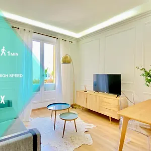 Designer Garden View Ac, Fiber Wifi Heart Of Apartment