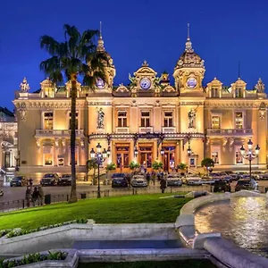 New Designer Next To Casino Square With Ac & Internet Apartment