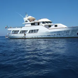La Voglia Matta Botel