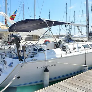 Velero Babu Botel Puerto Calero